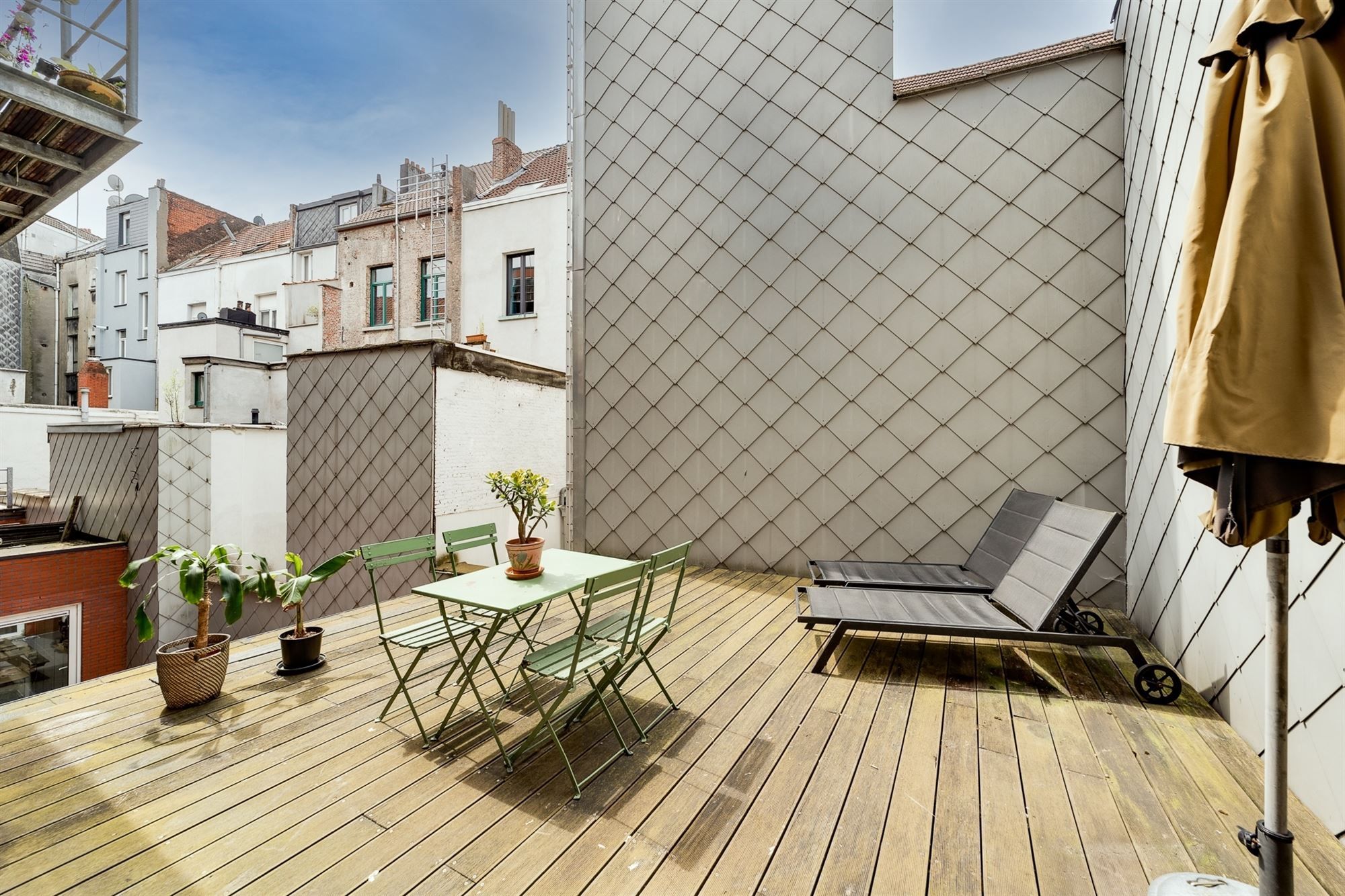 Ruim instapklaar appartement met 2 slaapkamers en 2 badkamers en terras van ca 30 m² foto 1