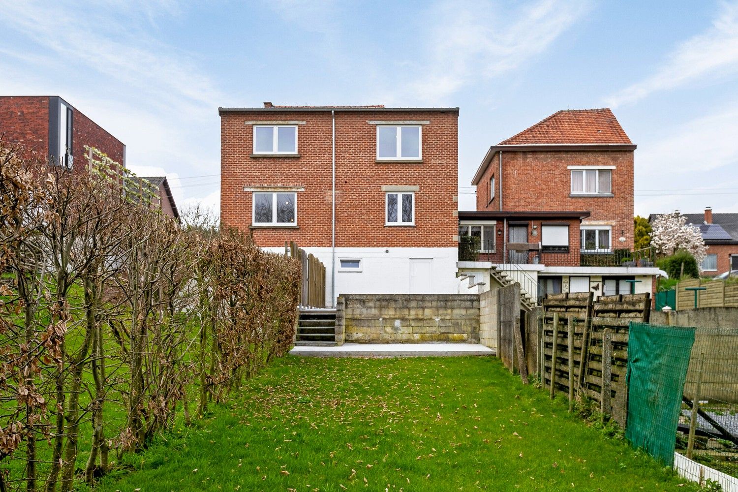 Volledig vernieuwd appartementsgebouw met twee drie slaapkamer appartementen met tuin. foto 51