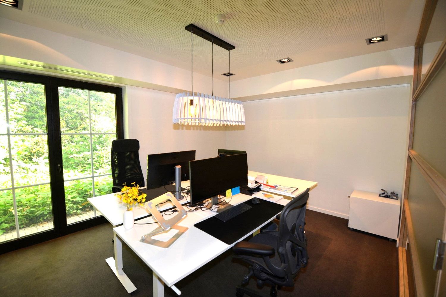 VERZORGD KANTOORGEBOUW MET PARKING! foto 14