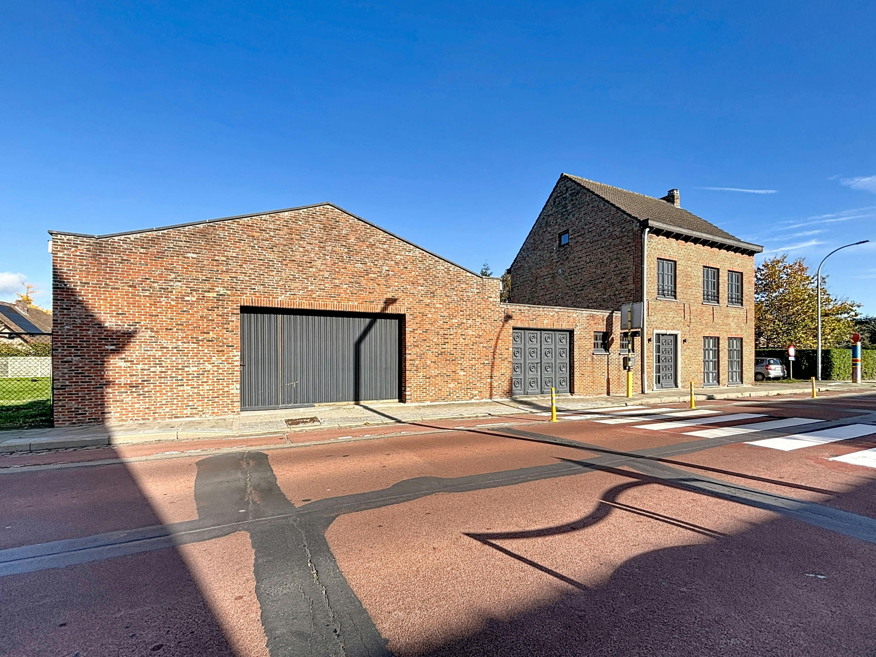 Hoofdfoto van de publicatie: Huis met 2-3 slaapkamers, garage en loods in Assebroek 