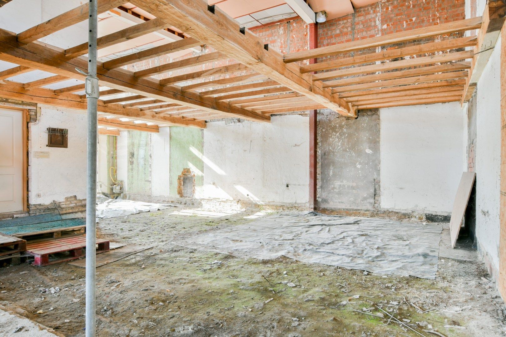 Veelzijdige eigendom met handelsmogelijkheid op 1.252 m² foto 11