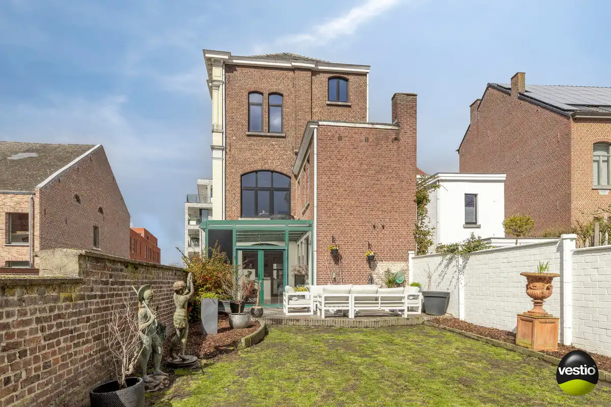 KARAKTERVOL VOLLEDIG GERENOVEERD STATIG HERENHUIS IN CENTRUM VAN TONGEREN. foto 46