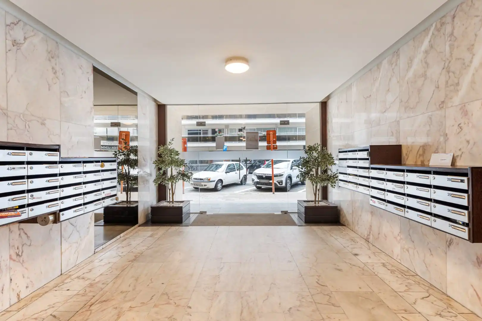 Handelspand op toplocatie, 226m², ruime parkeergelegenheid foto 3