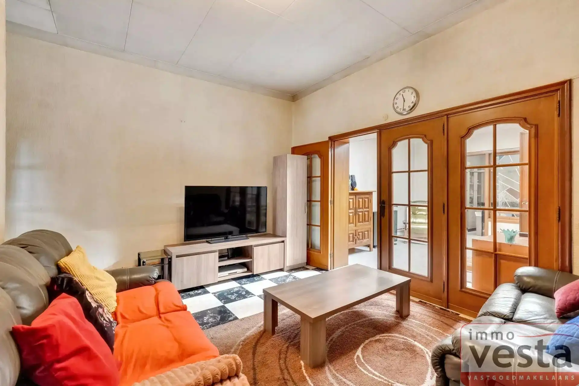 Ruime, te renoveren stadswoning met grote tuin foto 8