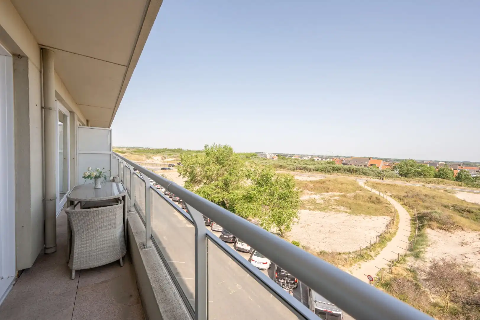 Ruime studio met het comfort van een 1-slaapkamerappartement op toplocatie aan zee! foto 10