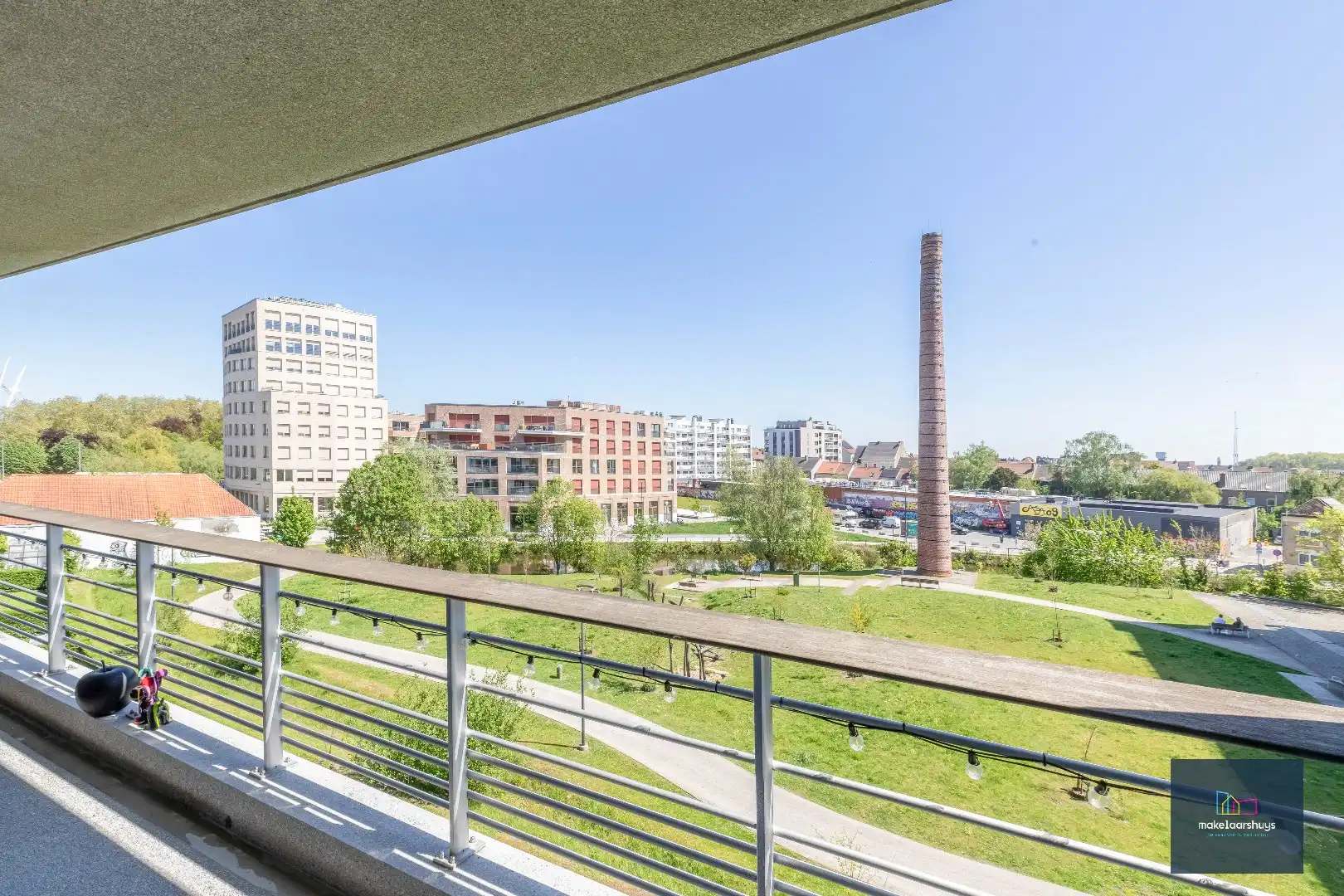Stijlvol 2 slpk. appartement met ruim terras en staanplaats foto 24