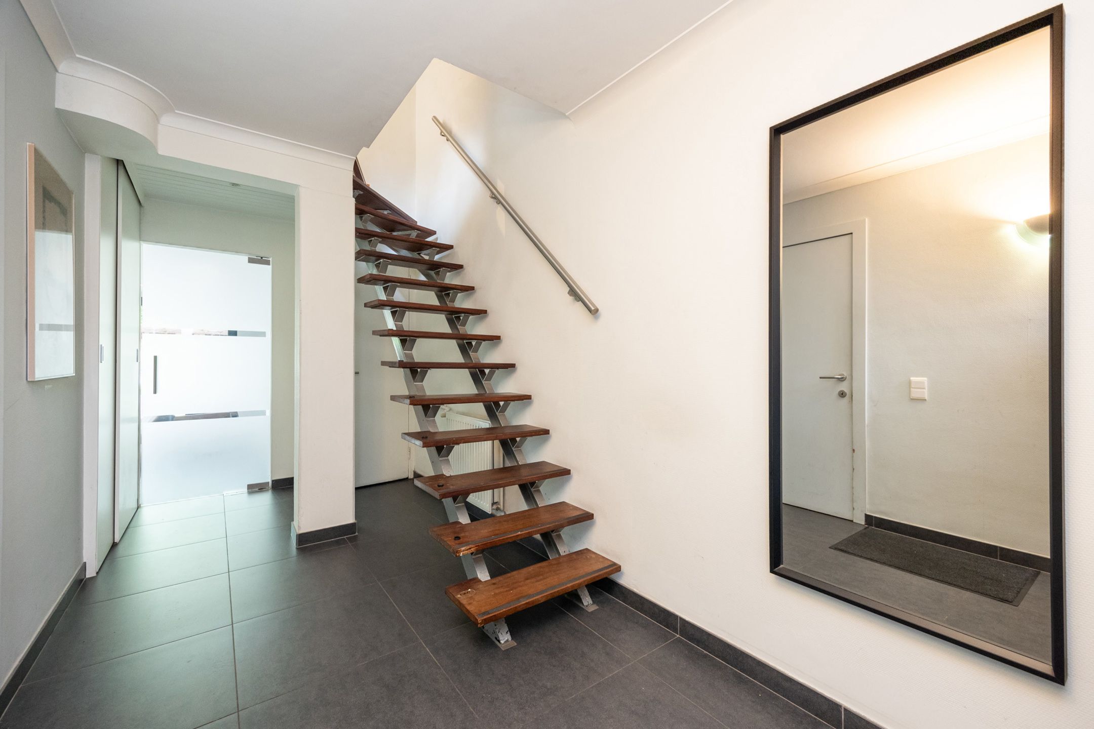 Bel-etage met garage en gezellige tuin op top locatie foto 4