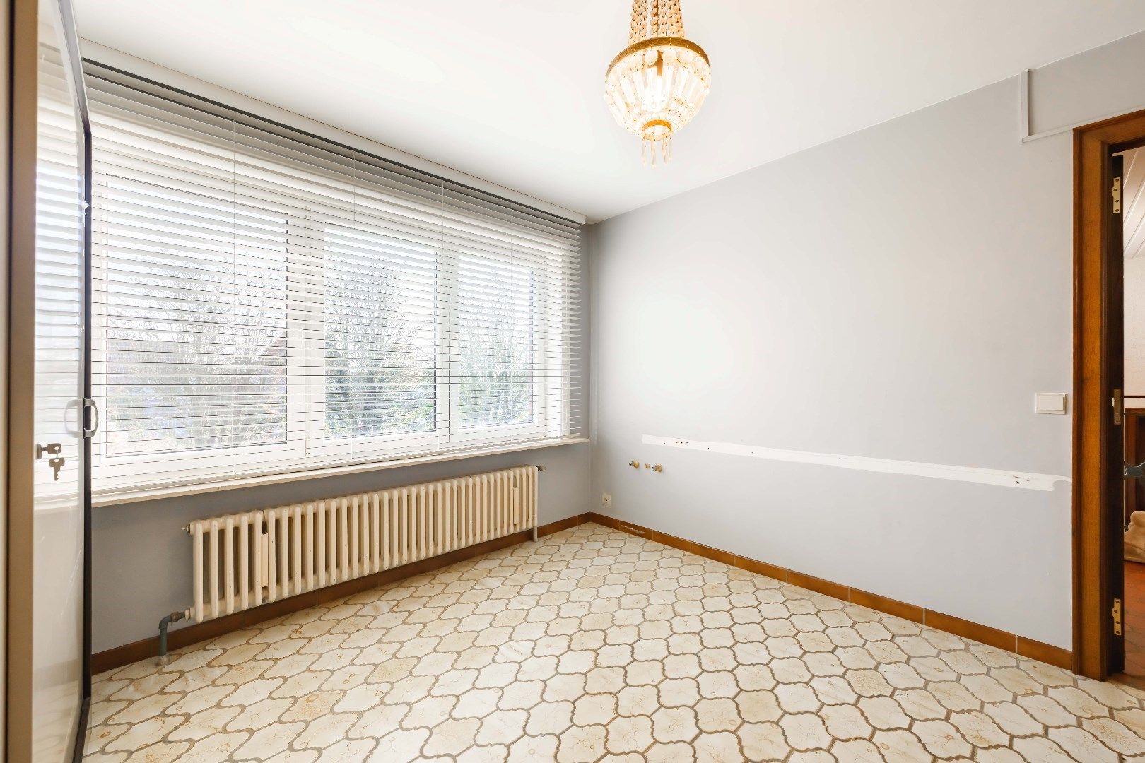 VERRASSEND RUIME ALLEENSTAANDE WONING OP 1.298 m² foto 11