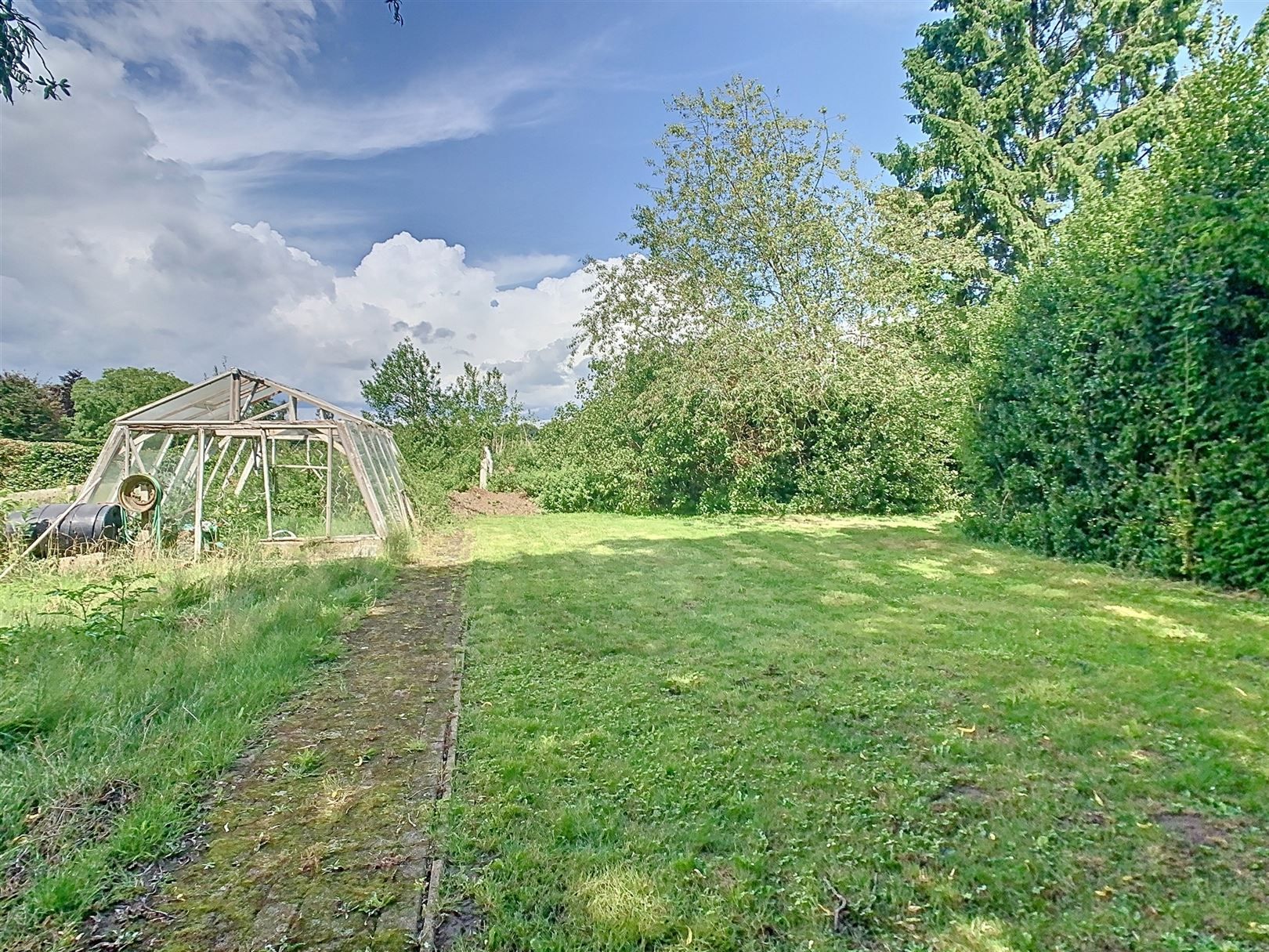 Landelijk gelegen te verbouwen woning! foto 15