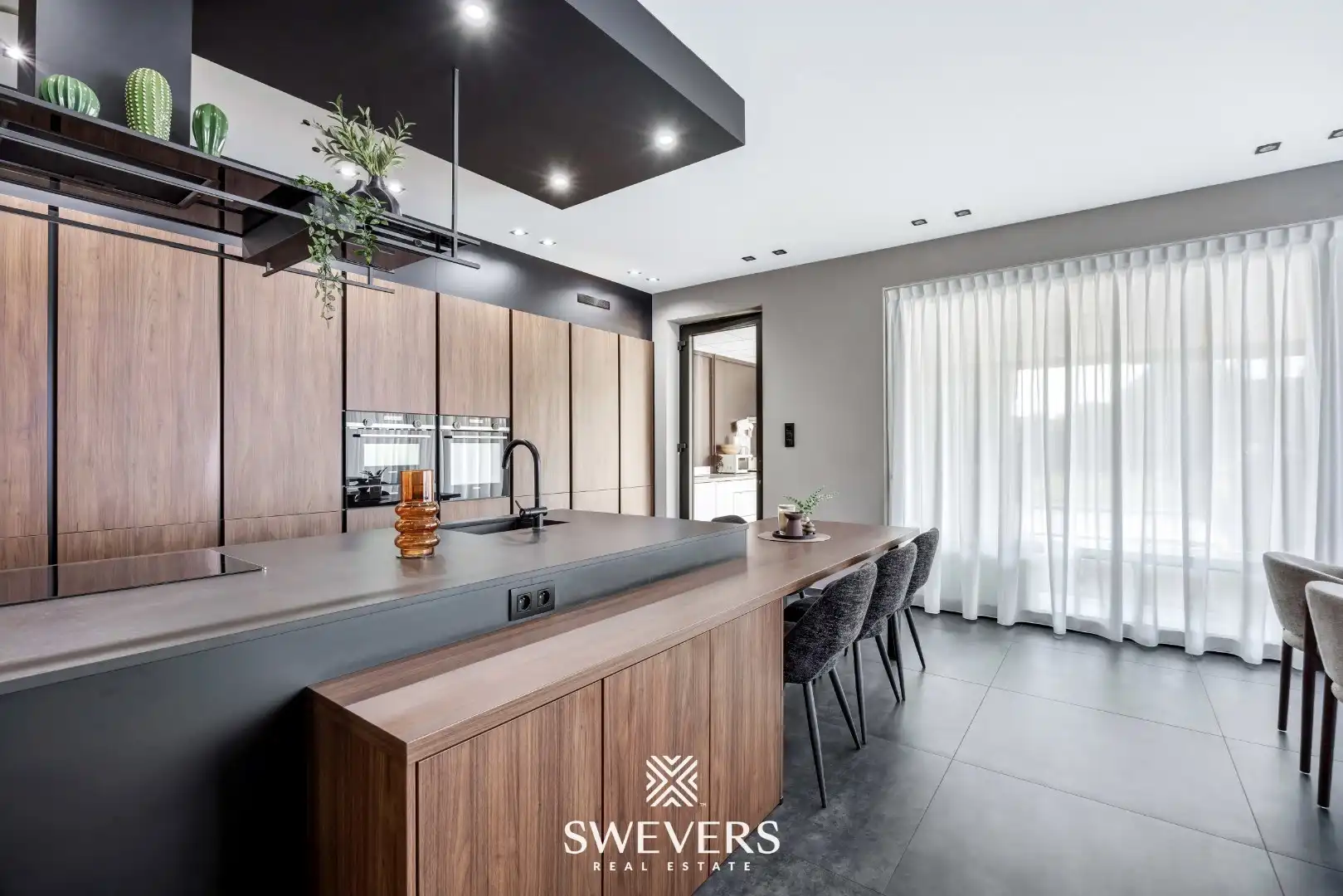 Stijlvol wonen op een ruim perceel met 4 slaapkamers en topafwerking foto 16