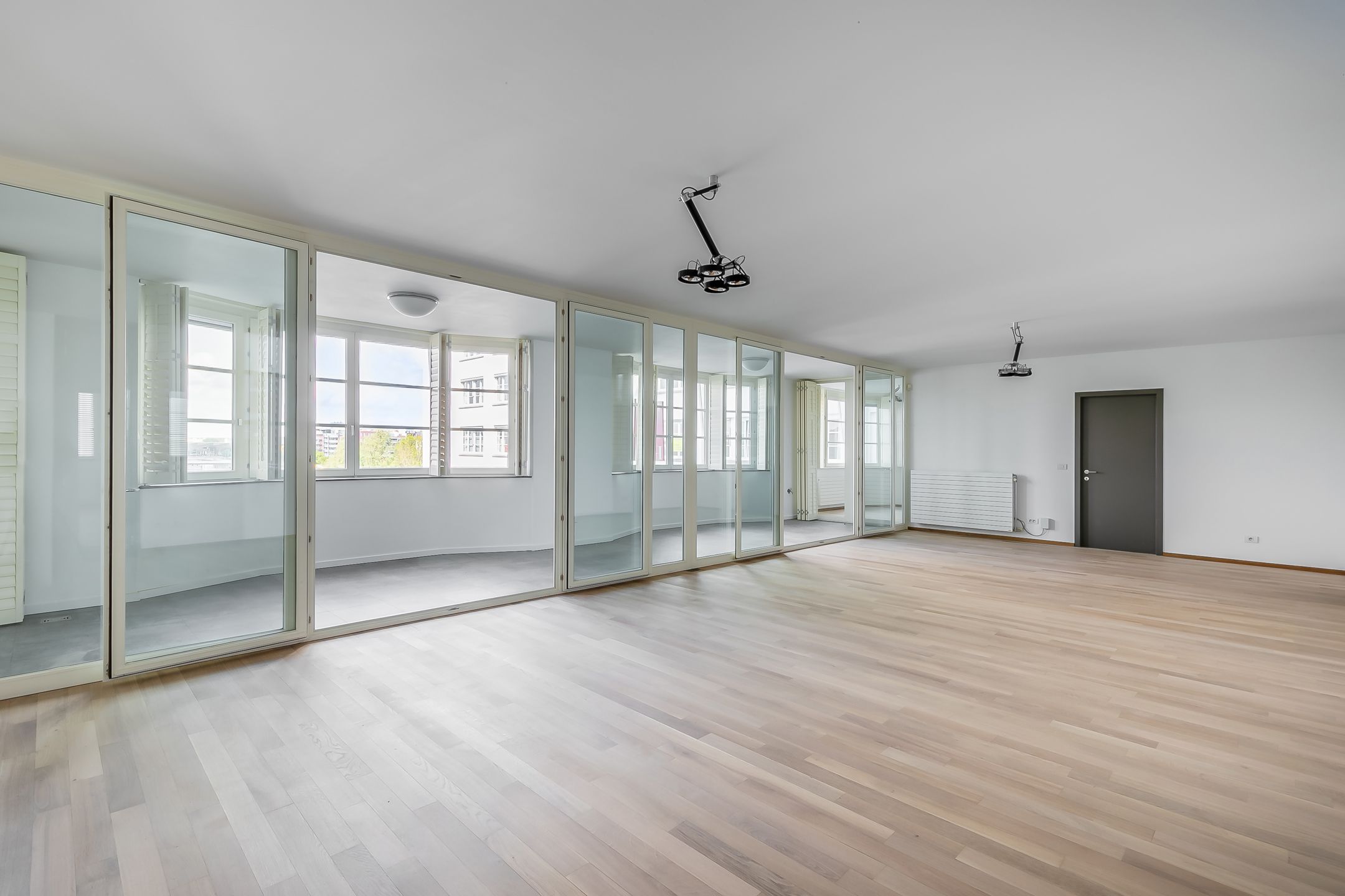 Volledig opgefrist appartement - 232 m² gelegen aan het MAS! foto 8