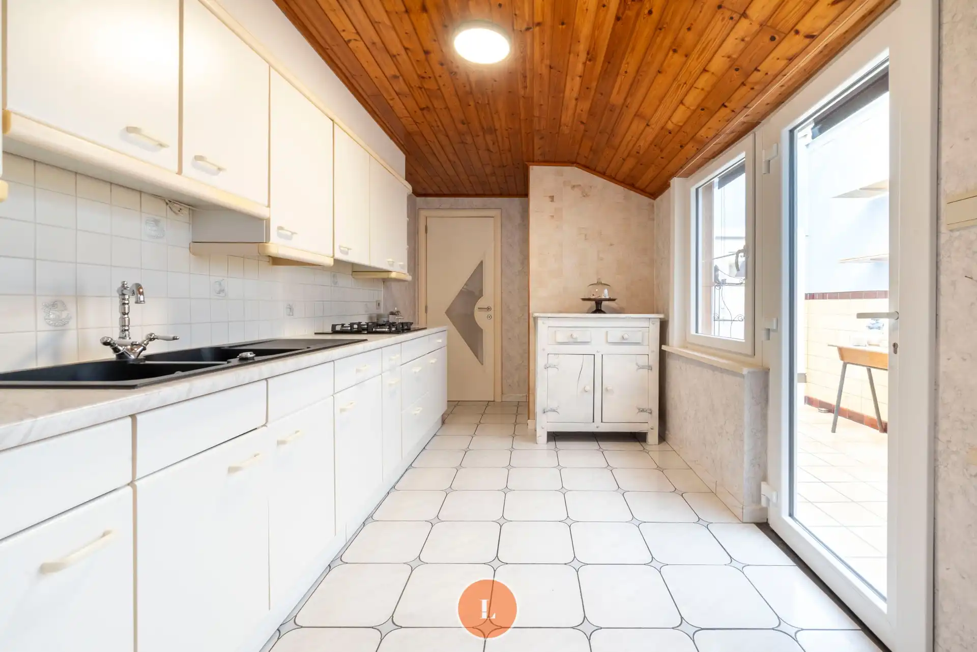 Op te frissen woning met 4 slaapkamers en tuin in Menen foto 6