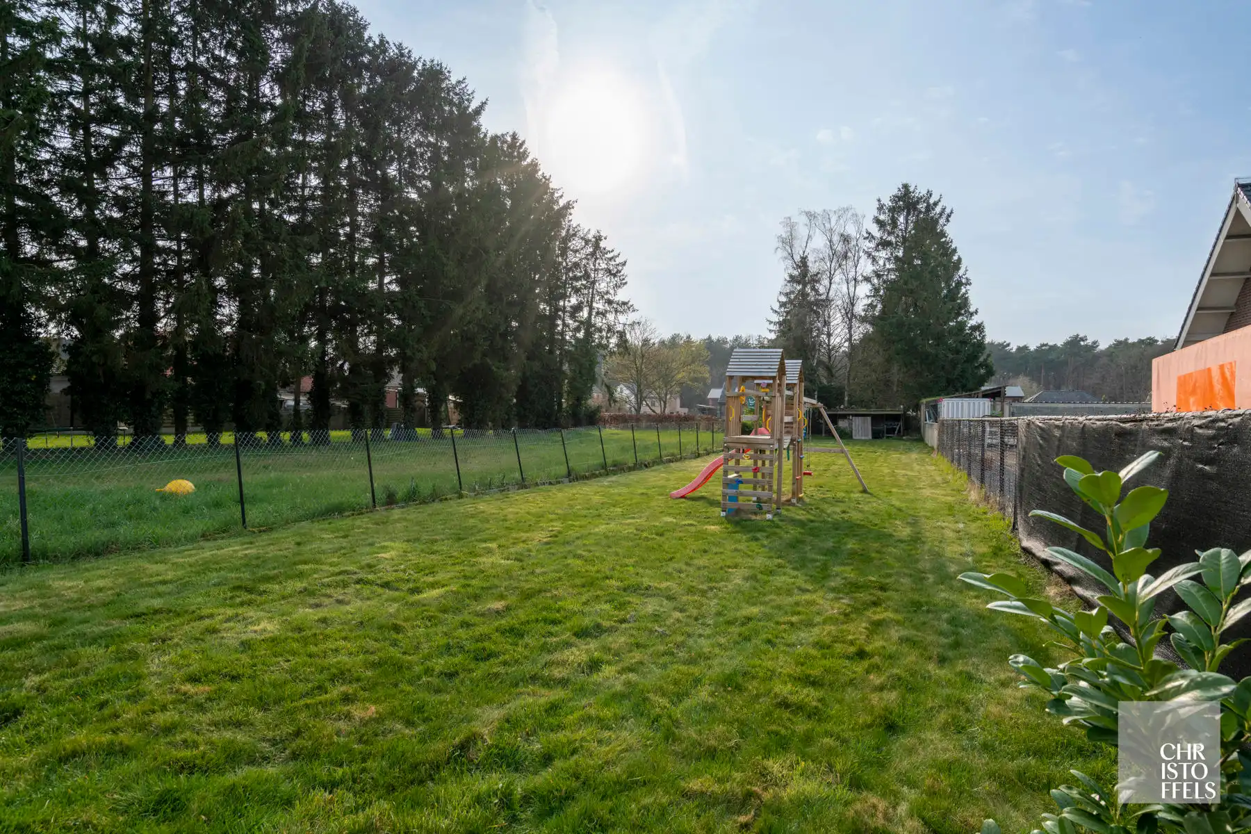 Ruime halfopen woning (203m²) op perceel van 840m² foto 8