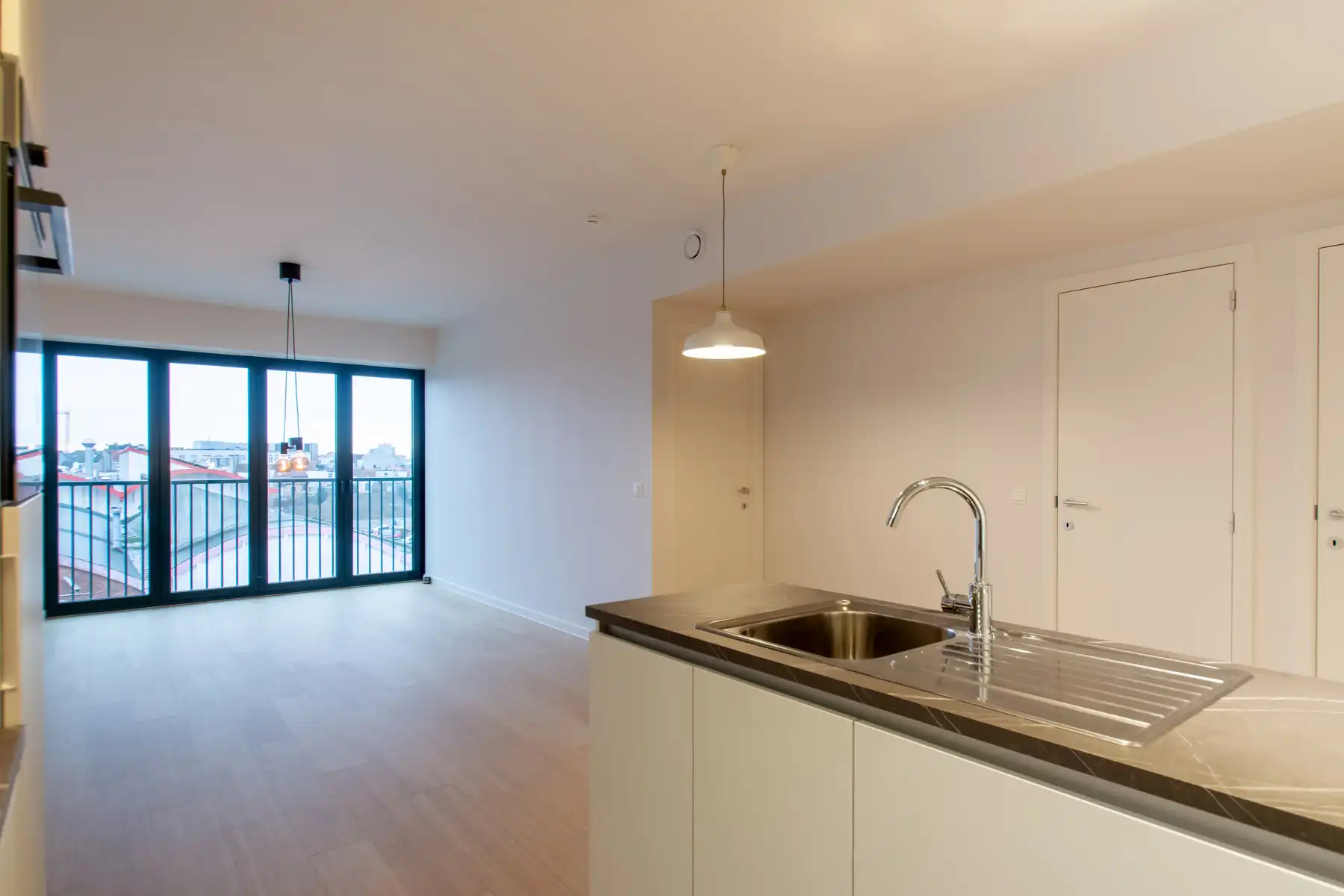 Lichtrijk nieuwbouwappartement met 2 slaapkamers en terras foto 2