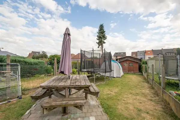 Een ruime, instapklare rijwoning met tuin en een bewoonbare oppervlakte van 174m², gelegen op wandelafstand van het centrum foto 9