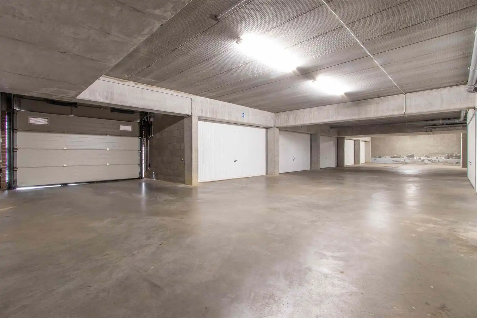 Gelijkvloers appartement centrum Sint-Pieters-Leeuw foto 23
