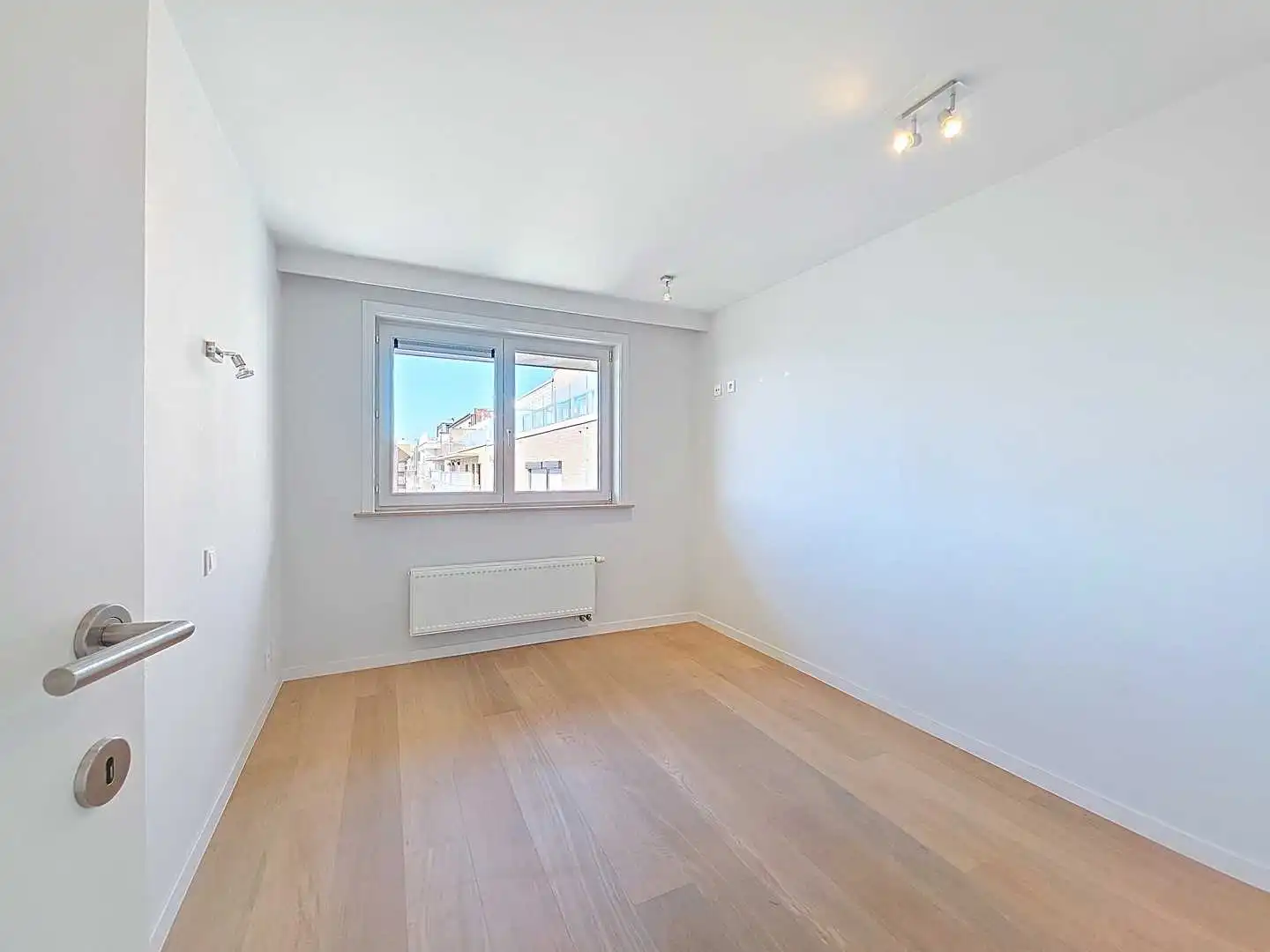 Luxueuze penthouse met zijdelings zeezicht en terras foto 11