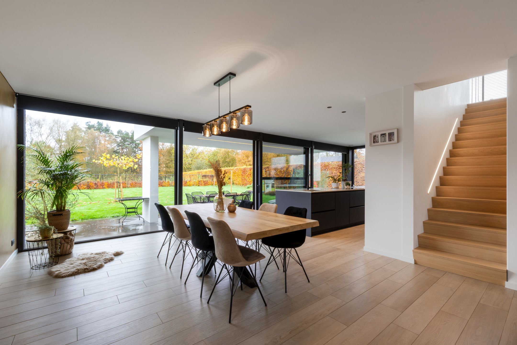 Moderne en lichtrijke woning in een doodlopende straat foto 5