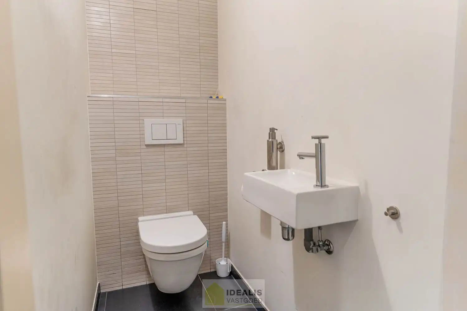 Idealis Vastgoed – Ruim op te frissen gelijkvloers appartement met 3 slaapkamers foto 20