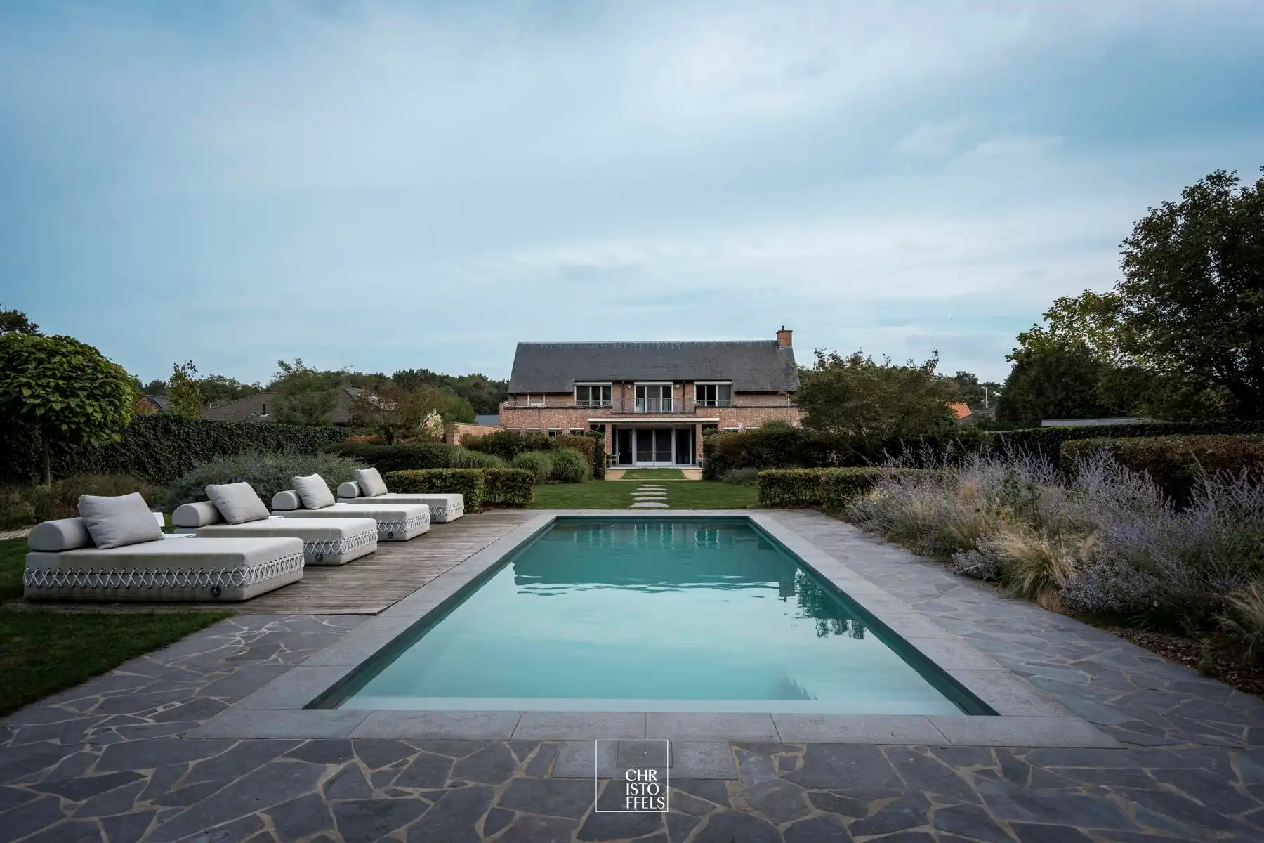 Exclusief landhuis met buitenzwembad op perceel van 2.787m² aan de bosrand. foto 44