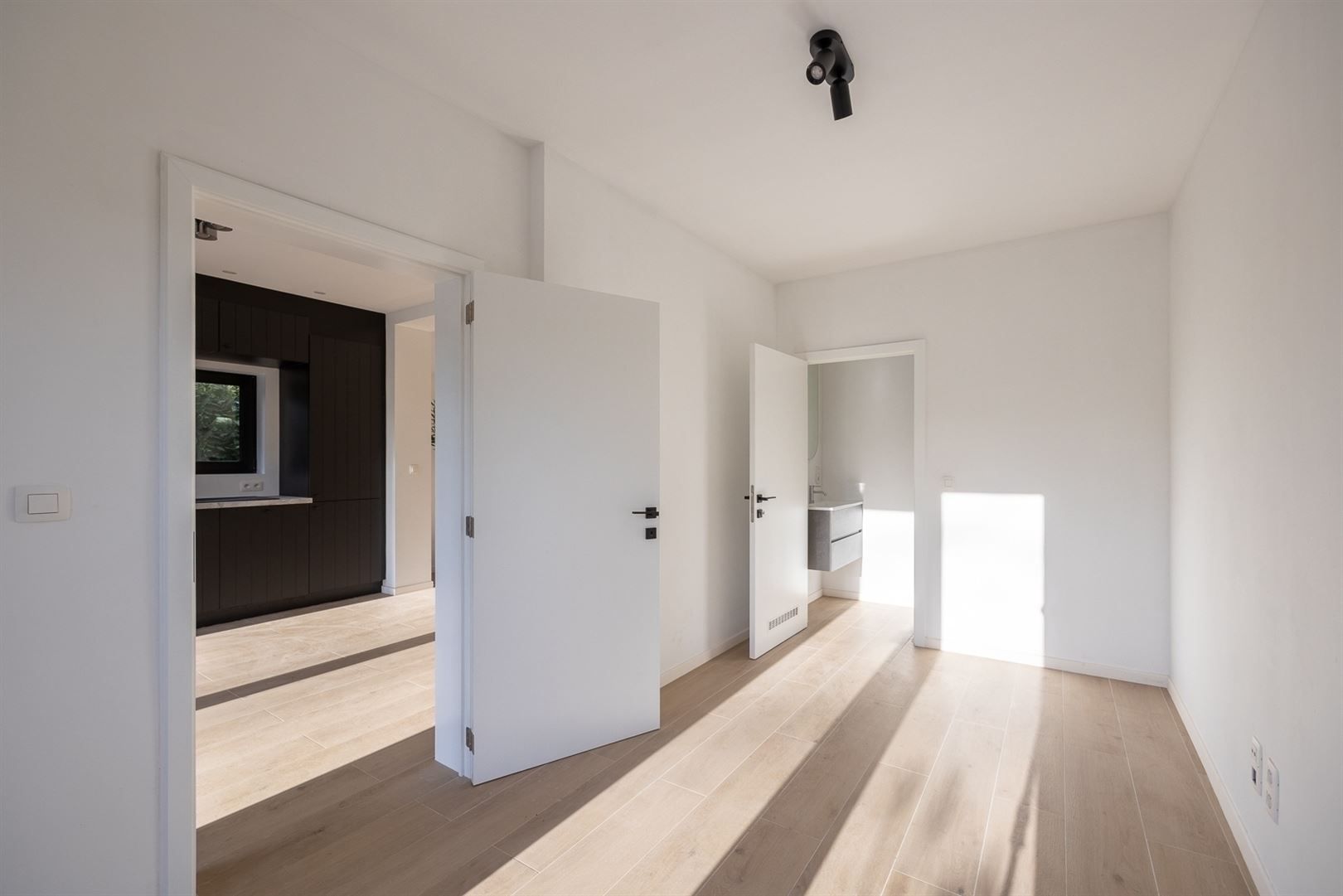 Totaal vernieuwde woning in zeer geliefde straat in centrum!  foto 5