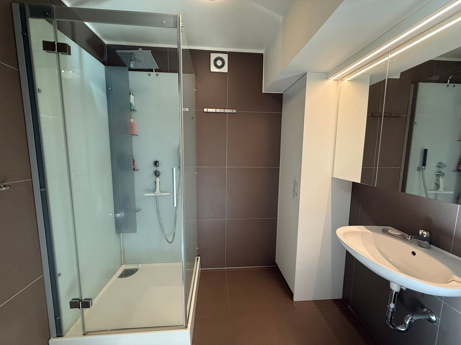 Appartement in het centrum van Tielt met prachtig zicht op het park nabij scholen en openbaar vervoer.    foto 15