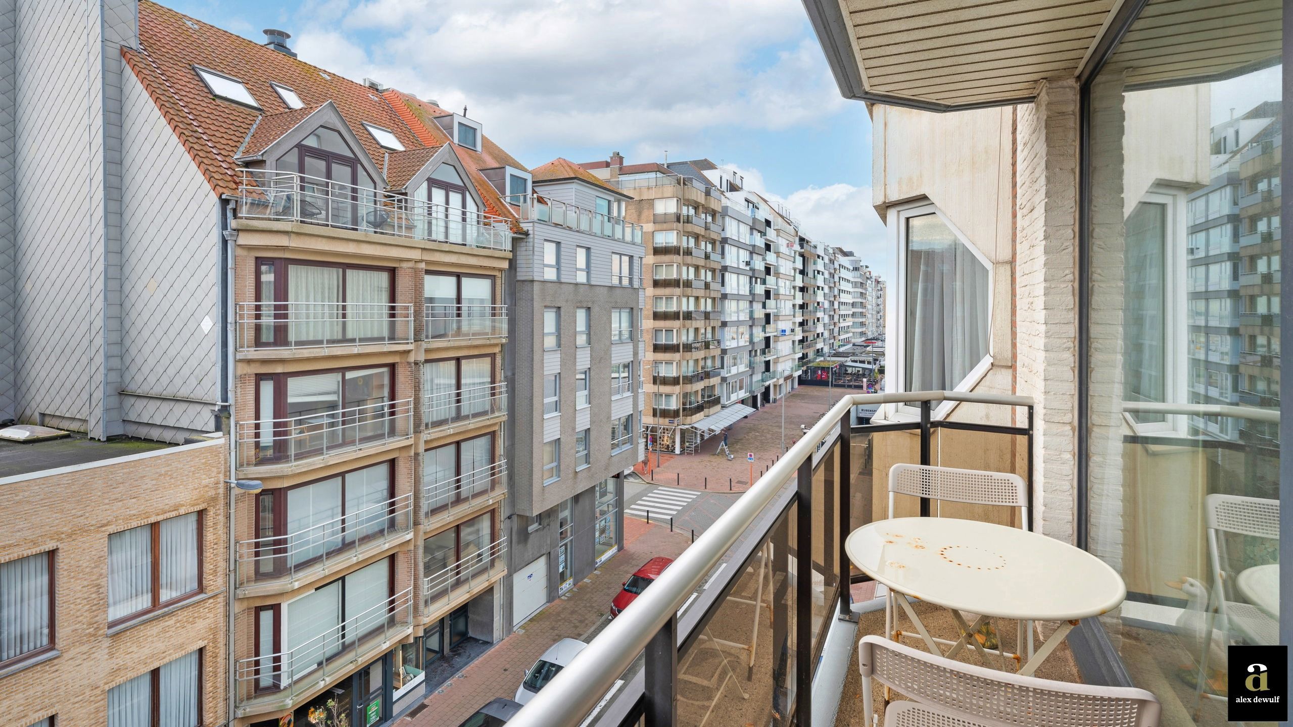 Zuidgericht appartement met terras, 30 m van het Rubensplein [S. Dupuisstraat]. foto 1