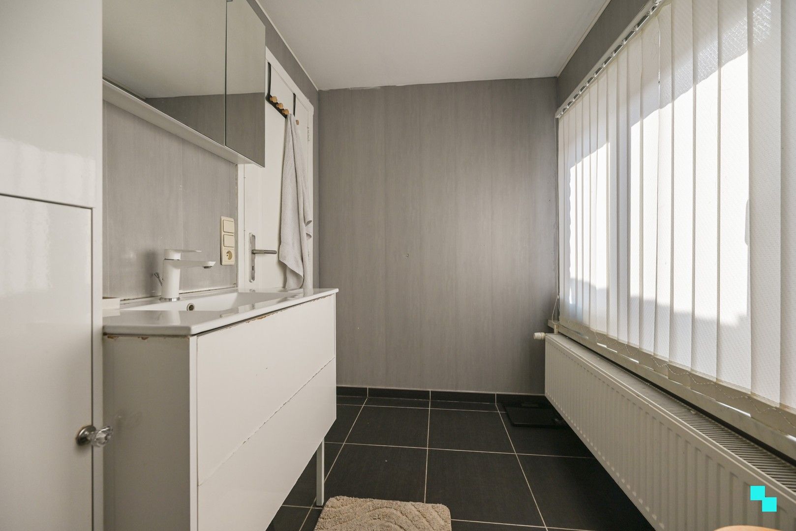 Ruime ééngezinswoning met vijf slaapkamers nabij centrum Izegem foto 24