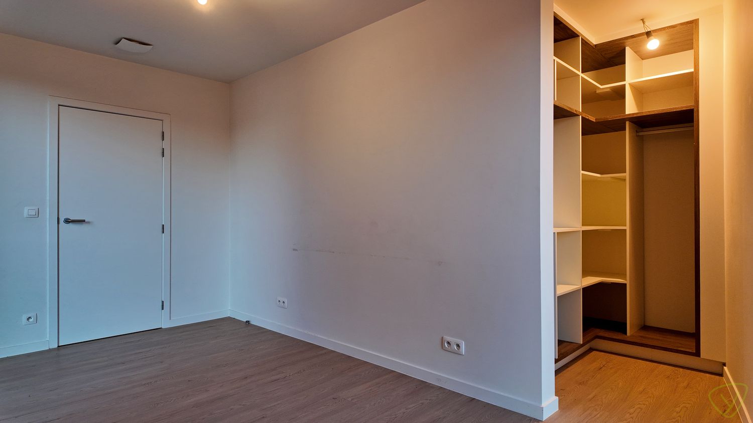 Modern en energiezuinig duplex-appartement met terras en parkeerplaats in het centrum van Zomergem foto 13