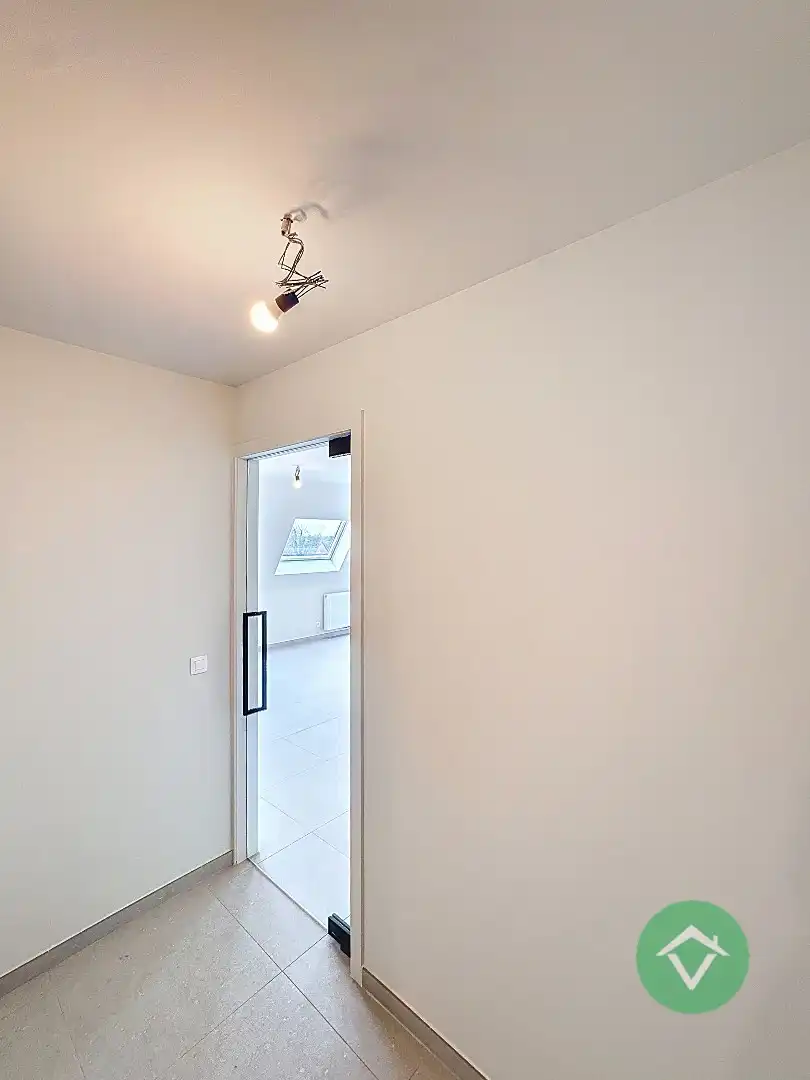 Uniek nieuwbouw appartement met 2 slaapkamers en veel zonlicht te Eernegem foto 4