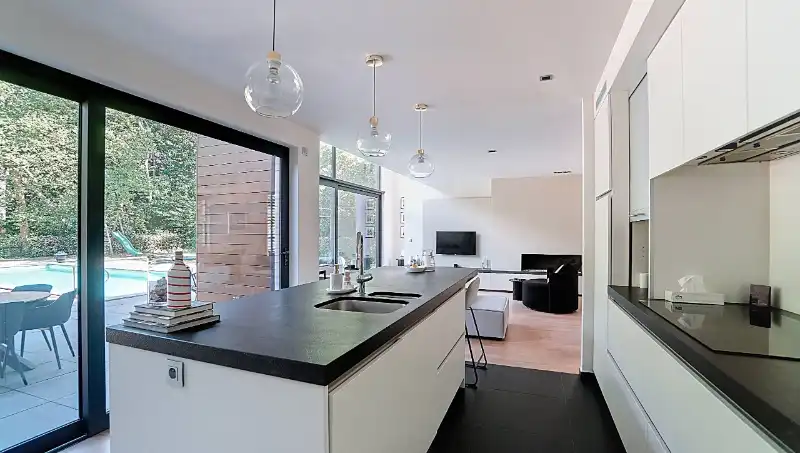 Moderne villa van 230m² op 14a08ca met openluchtzwembad foto 7