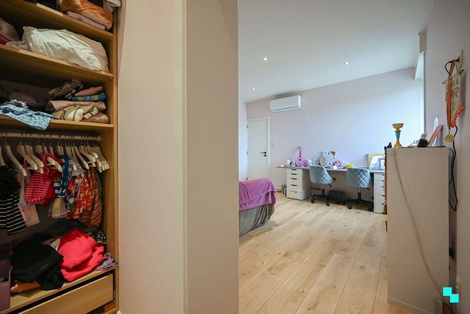 Ruim magazijn met kantoorruimtes en woonst te Lendelede foto 23