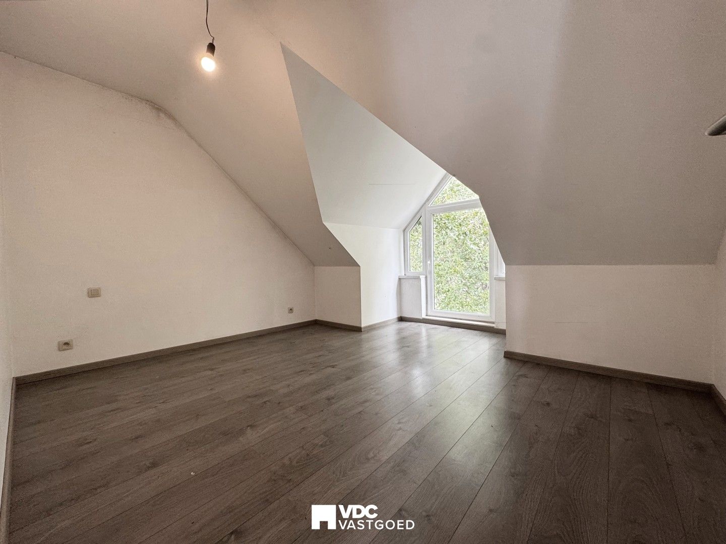 Zeer mooi en ruim duplex-appartement met 4 slaapkamers en groot terras in groene omgeving foto 12