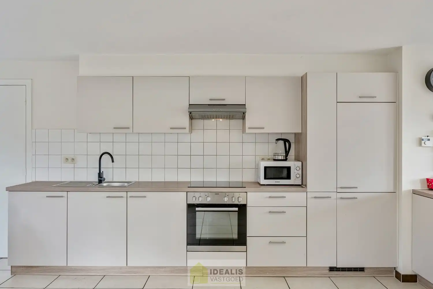 IDEALIS VASTGOED – DUPLEX APPARTEMENT GELEGEN OP UITERST CENTRALE LOCATIE TE HECHTEL-EKSEL. foto 8