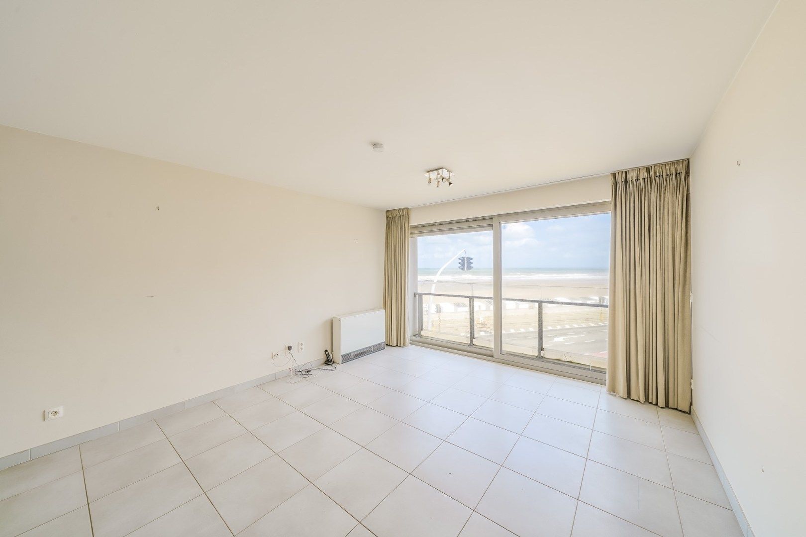Instapklaar 2-slaapkamerappartement met zeezicht te Oostende foto 3