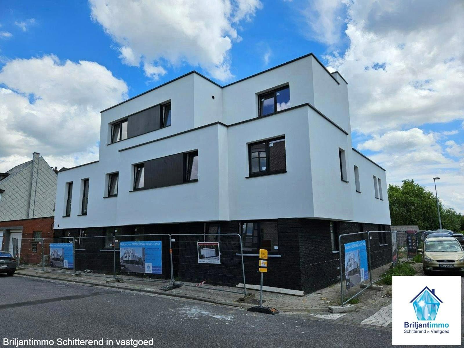 KLAAR BIJ AKTE Ruim 2 slpkmr app 93m² incl staanpl + berging foto 12