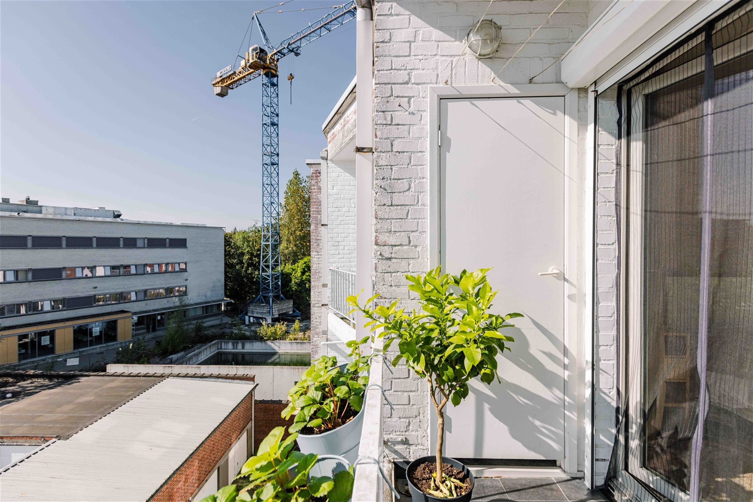 Instapklaar appartement met 2 slaapkamers en gunstige ligging vlakbij Gent-Sint-Pieters station foto 4