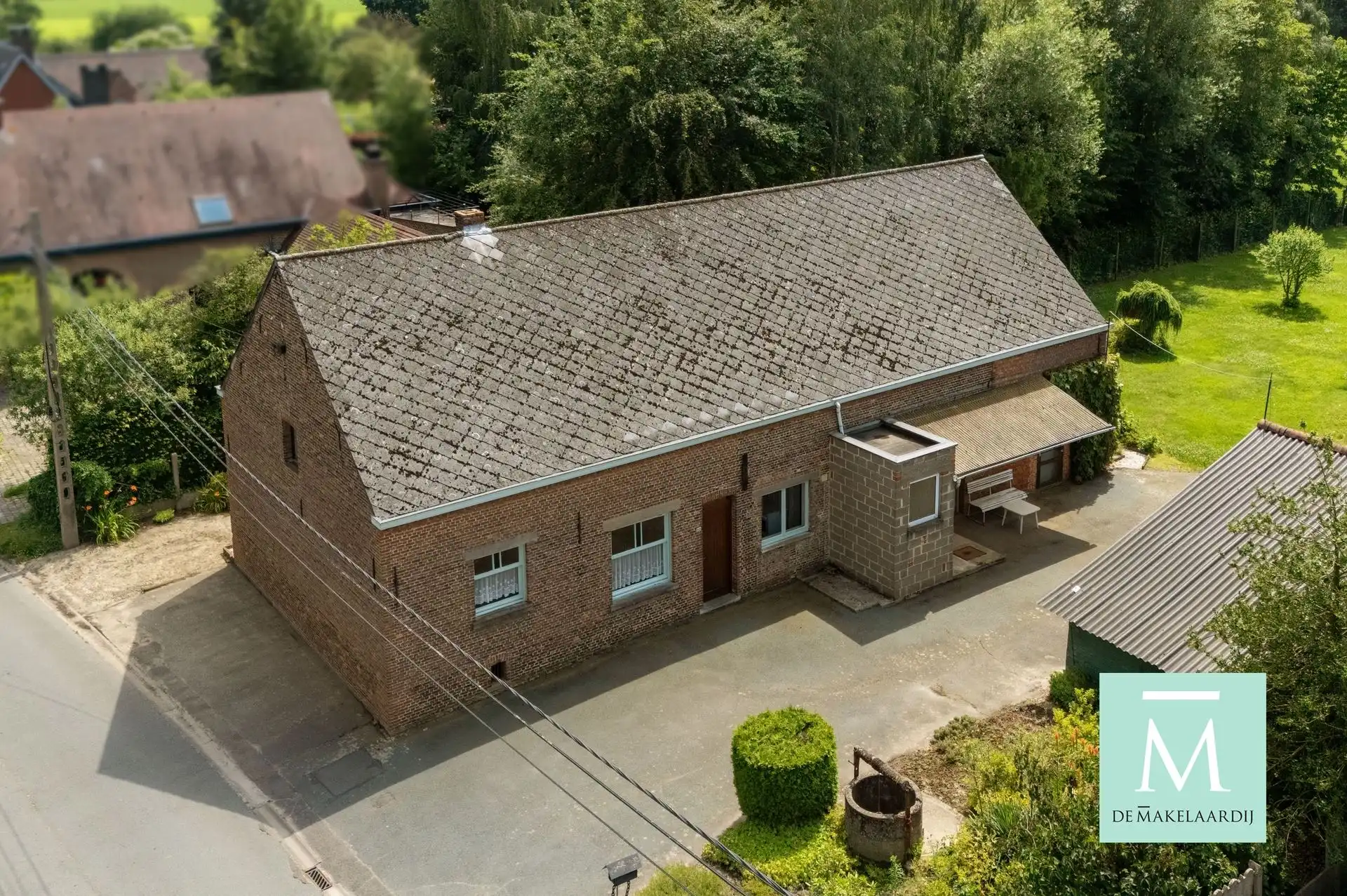 Te renoveren hoeve op een perceel van 20 are in het landelijke Eppegem foto 2