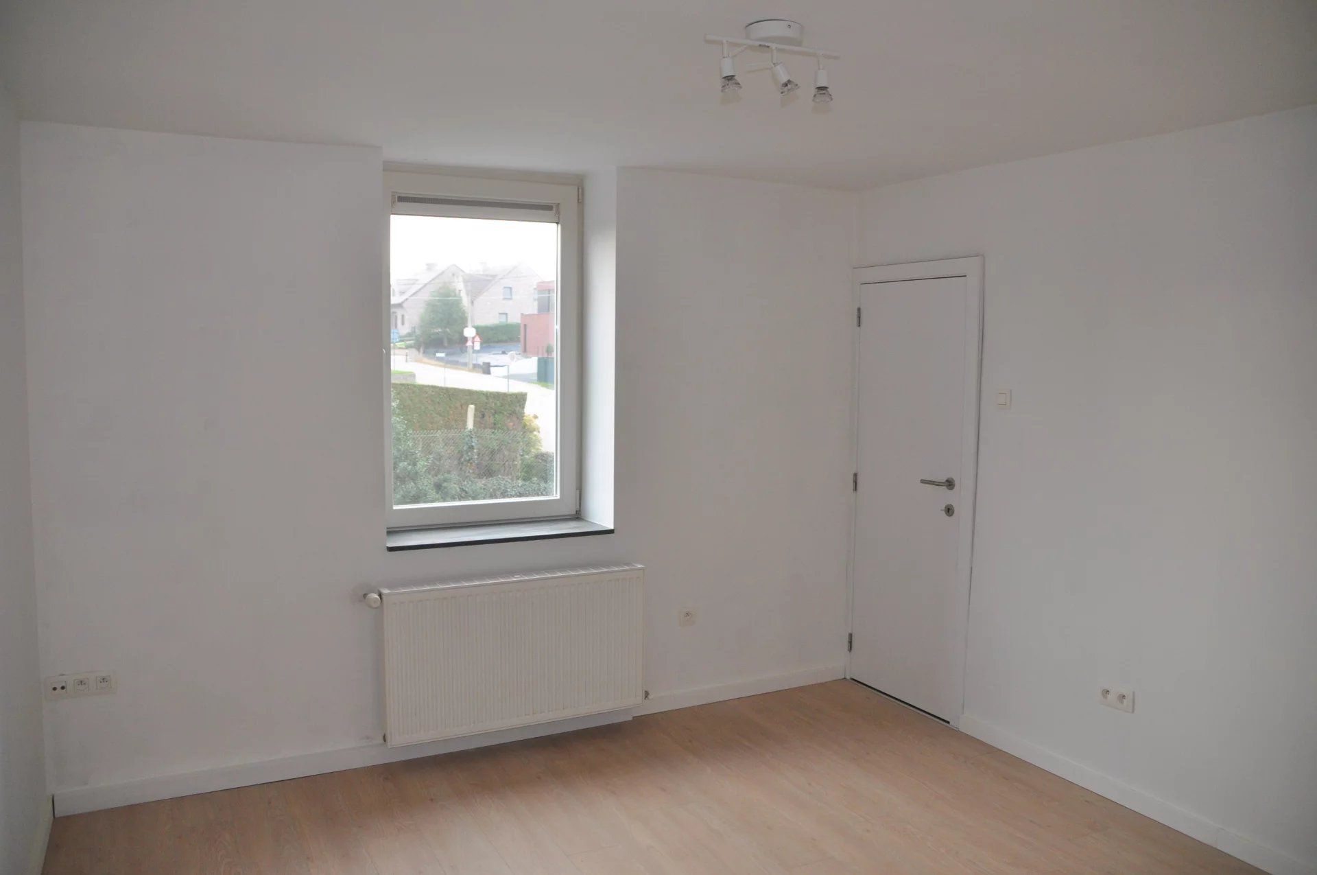 LANDELIJKE EN GEZELLIGE WONING MET 3 SLPK EN LEUKE ONDERHOUDSVRIENDELIJKE TUIN/TERRAS IN BILZEN (WALTWILDER) foto 15