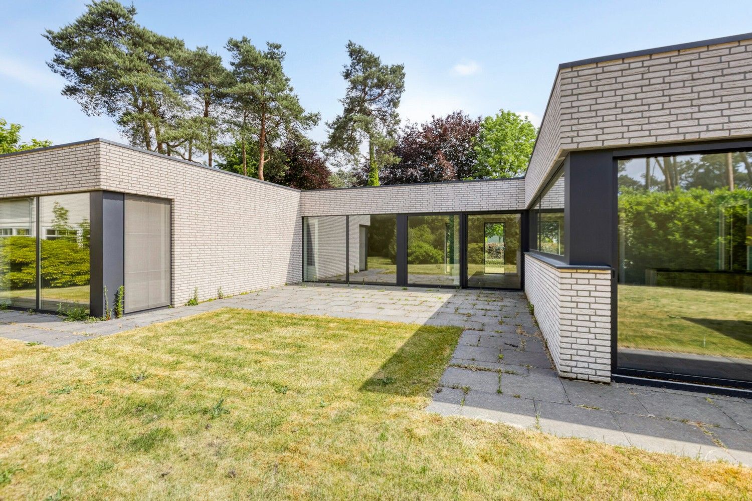 Ruime, energiezuinige bungalow op een toplocatie in residentiële villawijk foto 43