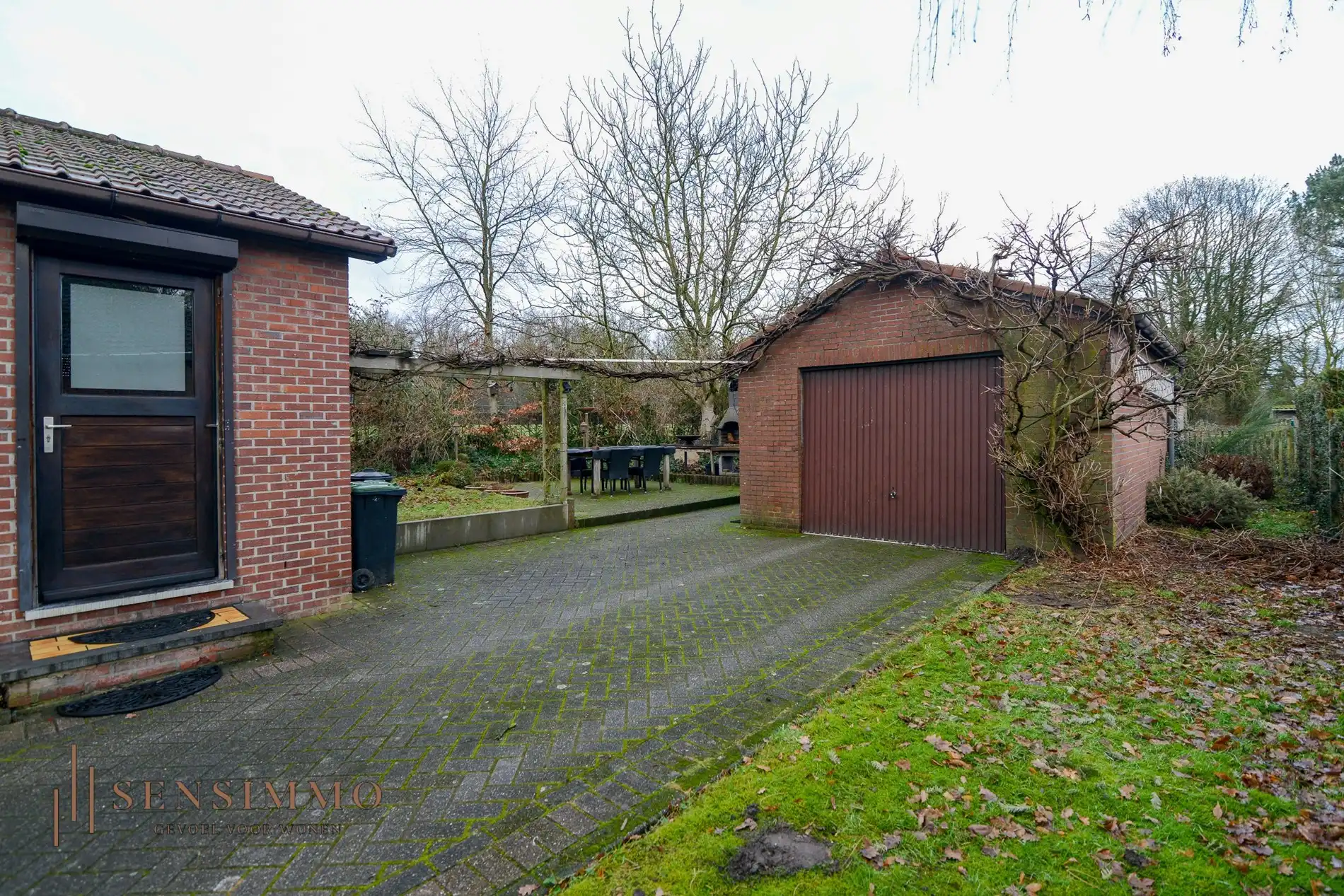 Open bebouwing met 3 slaapkamers op ruim perceel van 13a foto 25