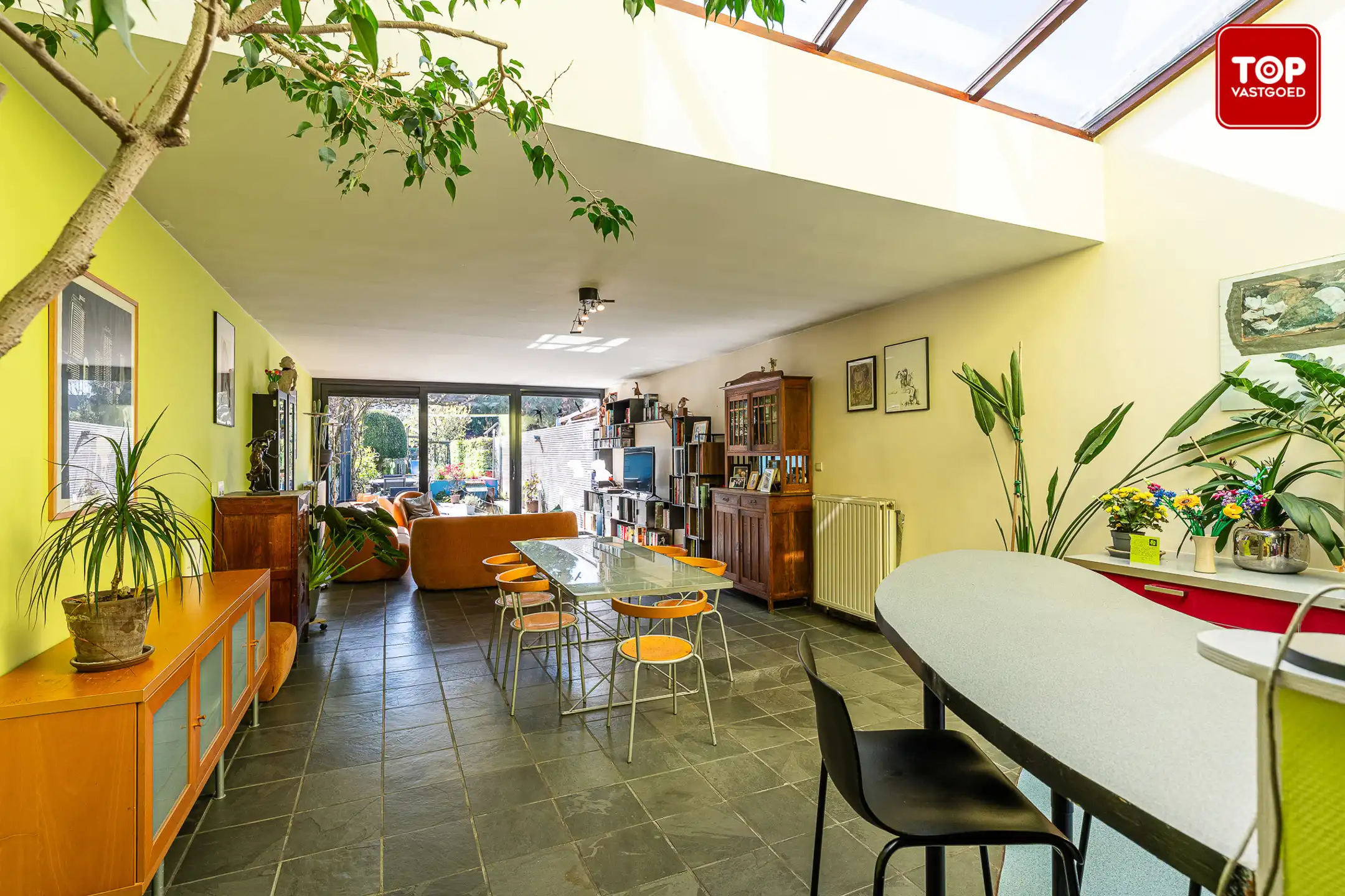 Instapklare woning met 4 slaapkamers, garage en prachtige tuin.  foto 8