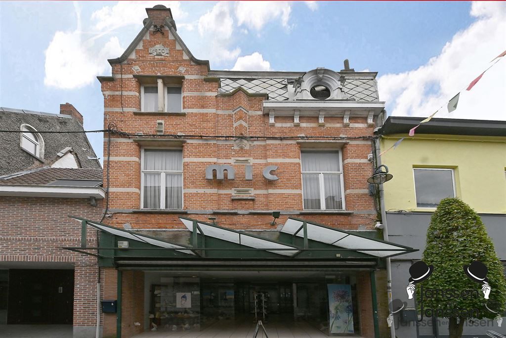 Polyvalente handelsruimte in centrum Hamme foto {{pictureIndex}}