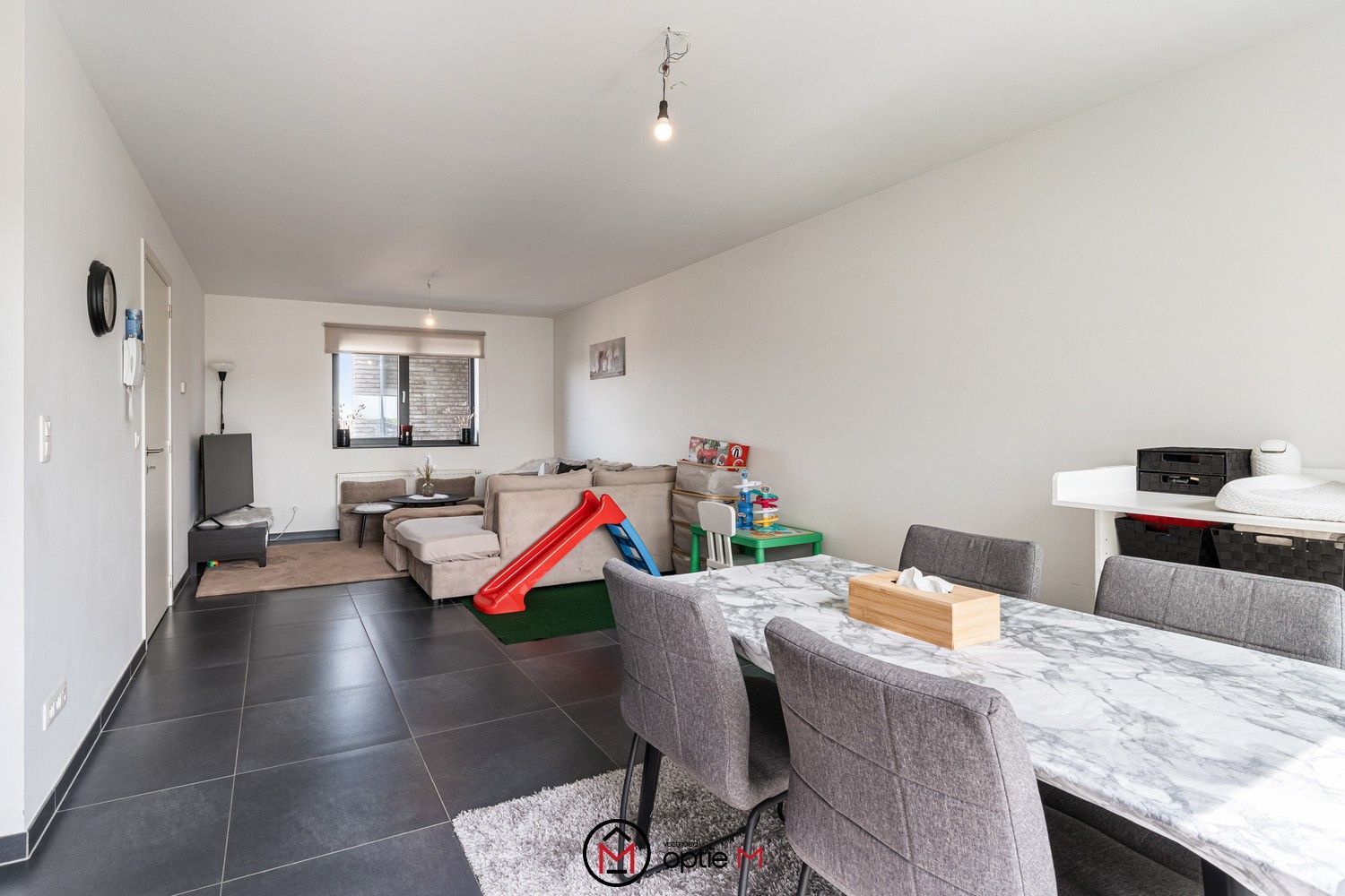 Instapklaar appartement met parking en terras foto 3