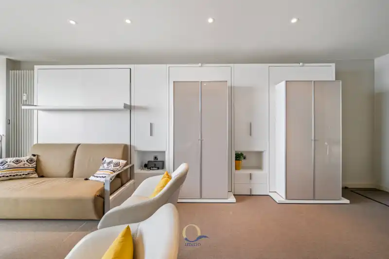 Subliem gerenoveerde studio met panoramisch zeezicht EN terras foto 10