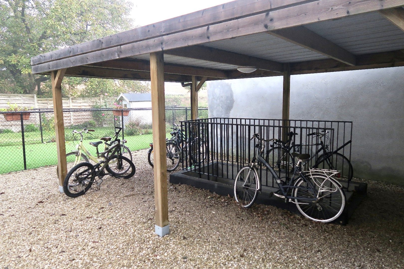 Bijna-nieuwbouw gelijkvloers appartement met tuin. foto 28