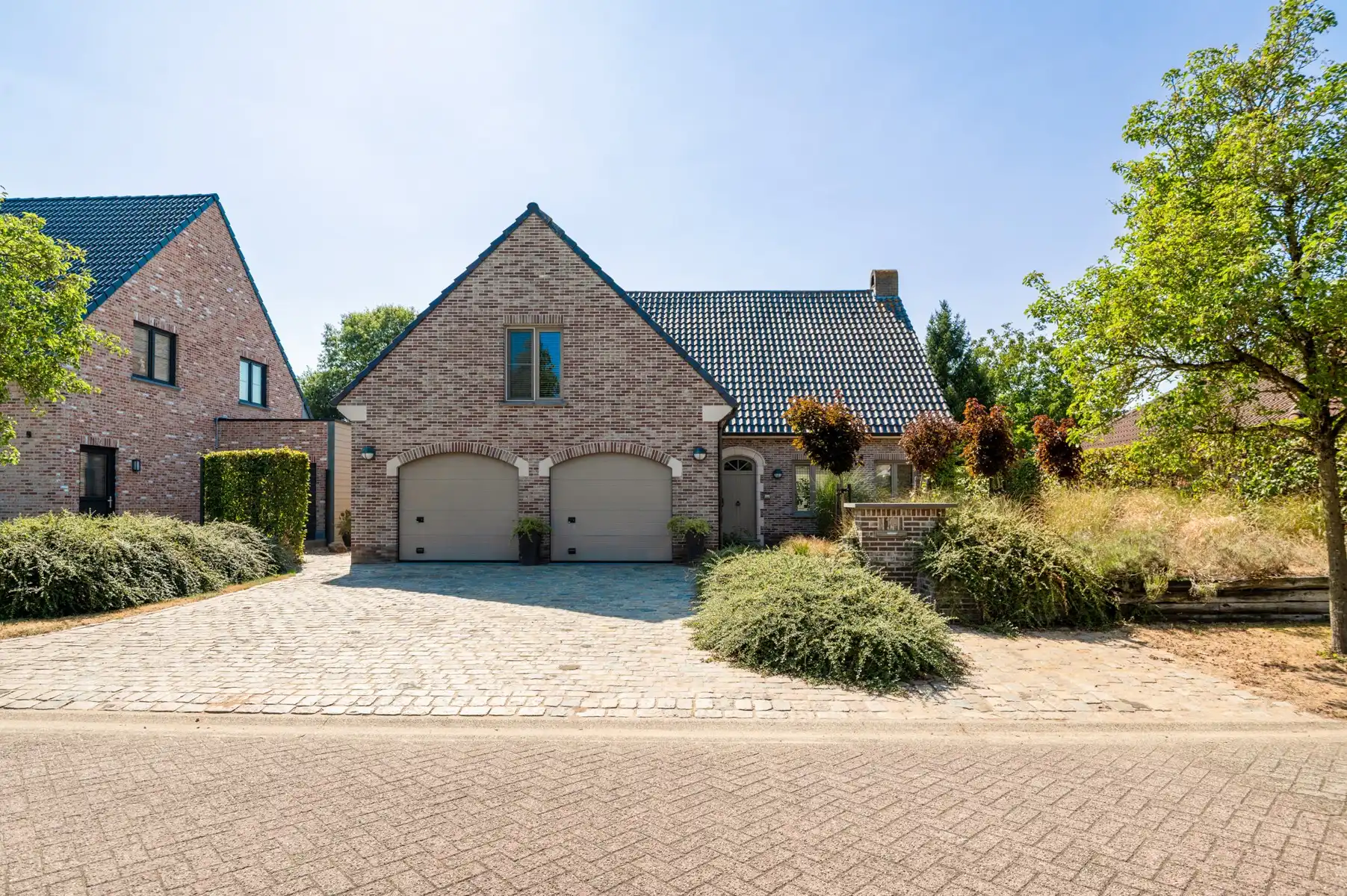 Ruime en lichtrijke villa in rustige, groene omgeving foto 2