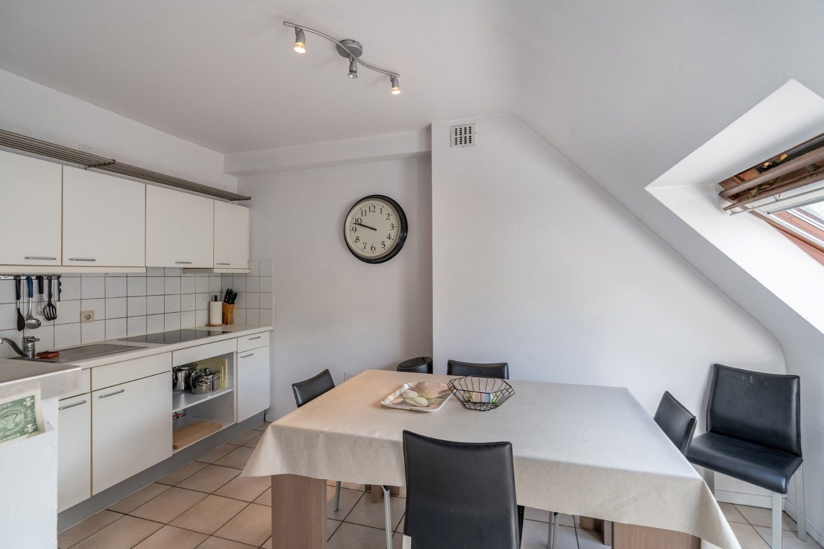 Gezellig 1-slaapkamer appartement in hartje Bilzen foto 12