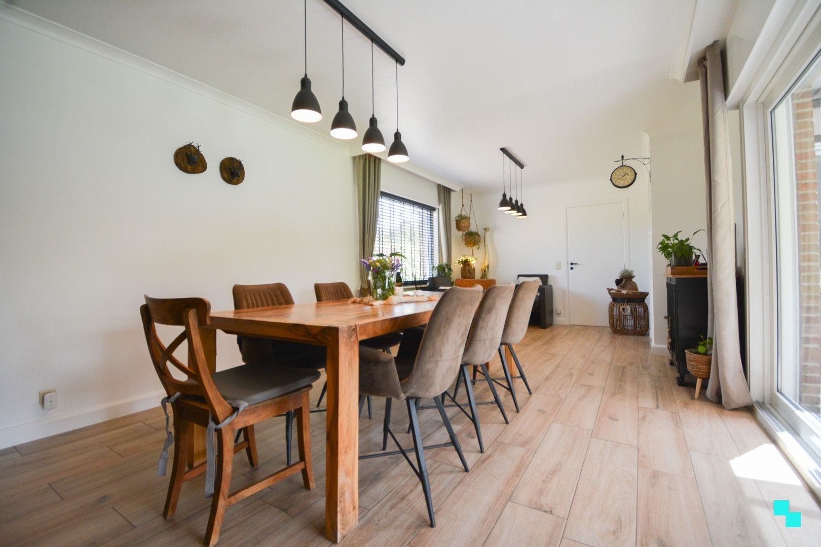 Instapklare woning te Sint-Eloois-Winkel foto 18