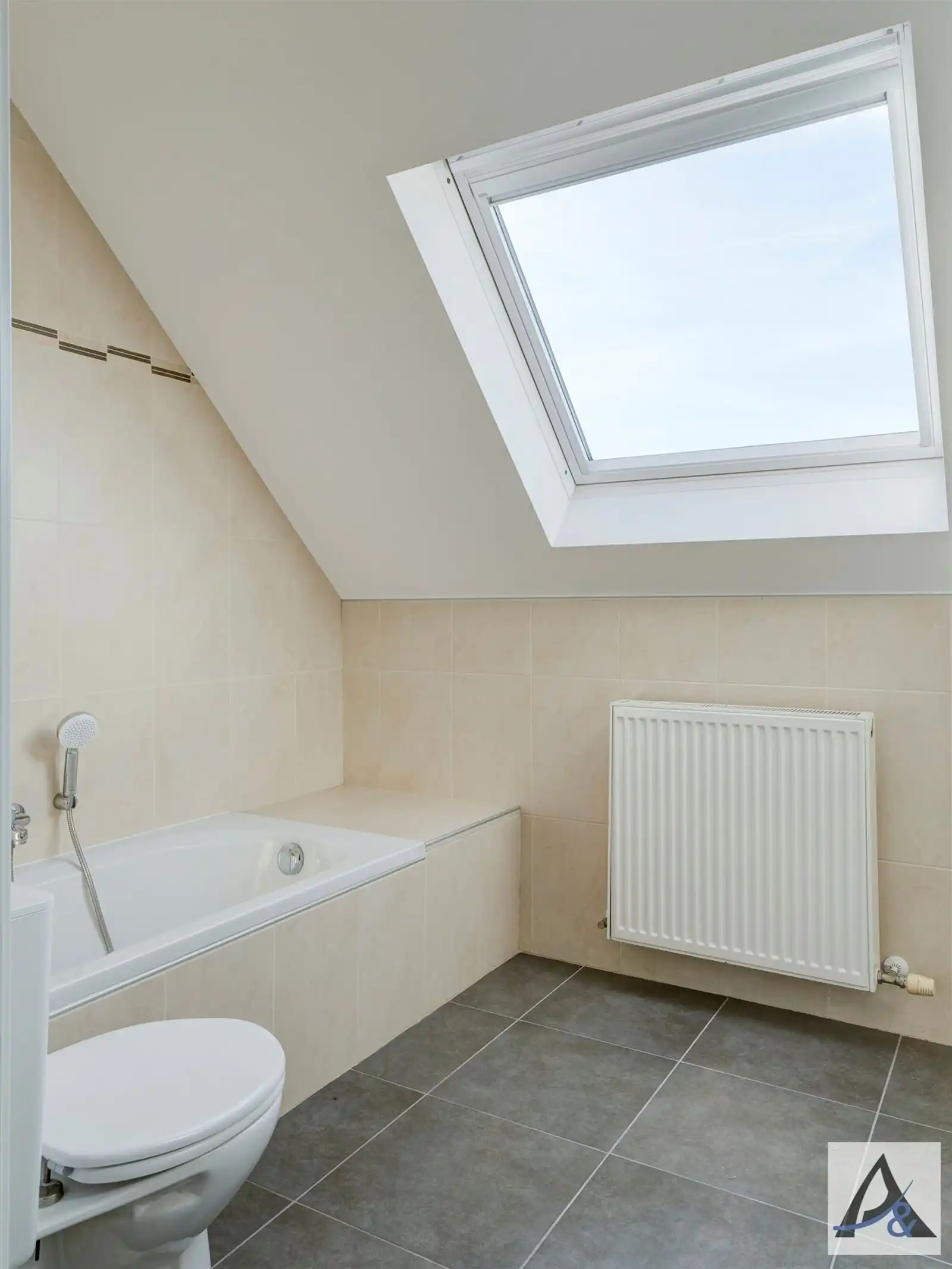 Ruim duplex appartement met terras en 3 slaapkamers in Diepenbeek. foto 20